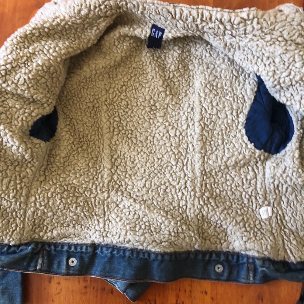 Gap - Picture 4 of 5